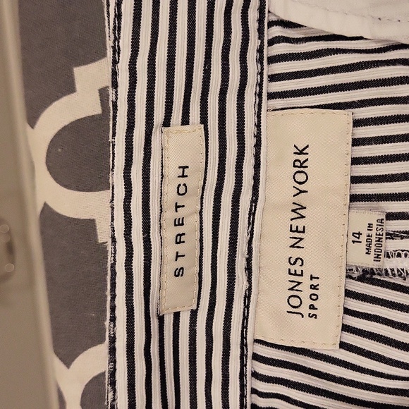Jones New York Capri Pants-Size 14 - Picture 5 of 5